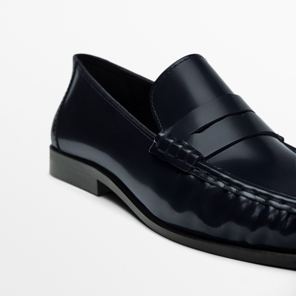 NWT.  NEVER Worn

Massimo Dutti Navy Blue Leather Penny Strap Loafers Size 9. - Picture 4 of 8